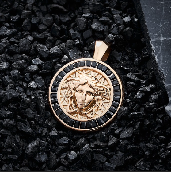 Dije Medusa Gemas Negras