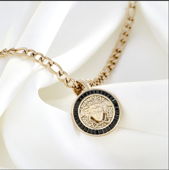 Dije Medusa Gemas Negras