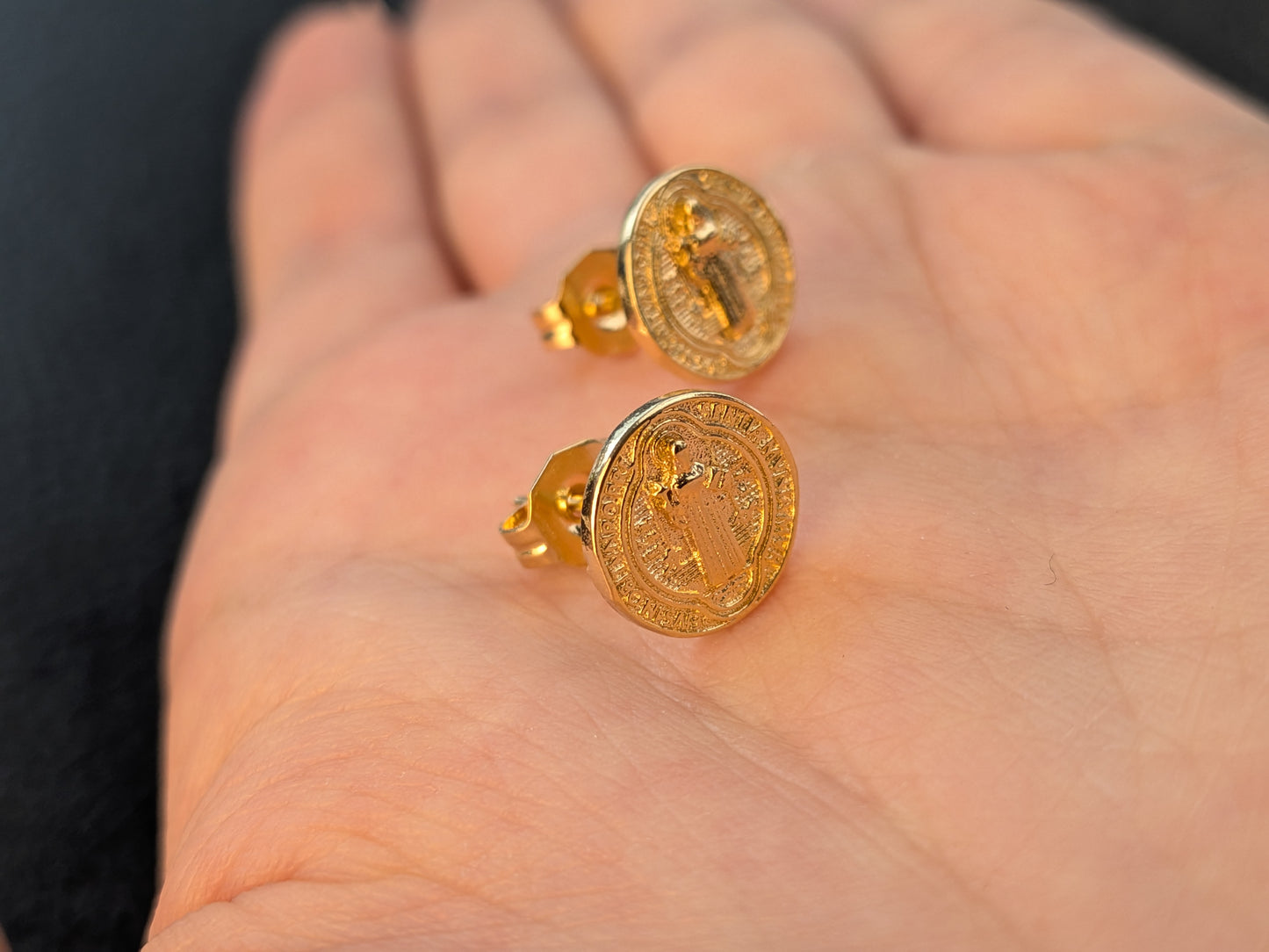 Aretes San Benito Oro Laminado