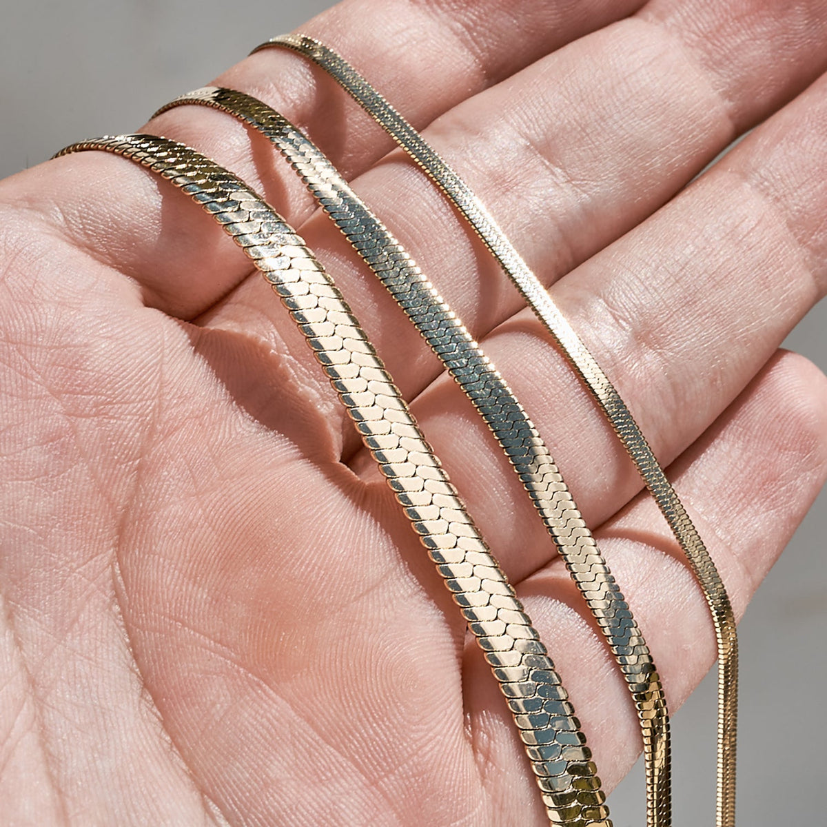 El precio del oro sigue subiendo: Es el mejor momento para comprar una cadena de oro laminado TAG