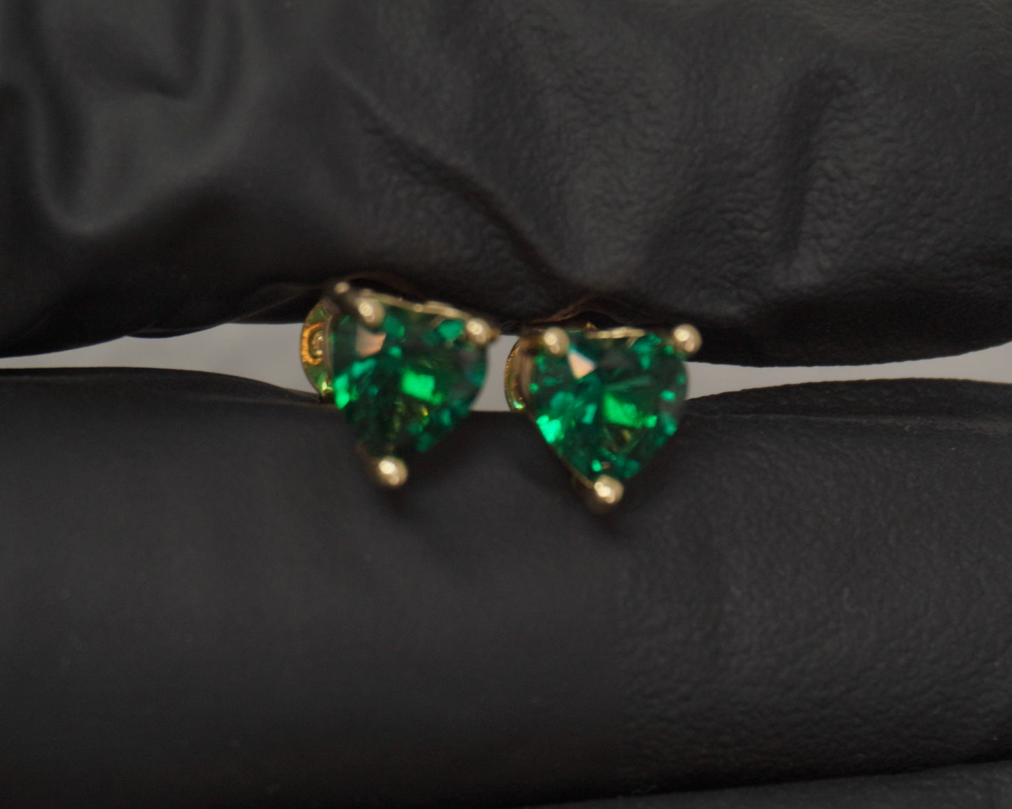 Arete Corazón esmeralda