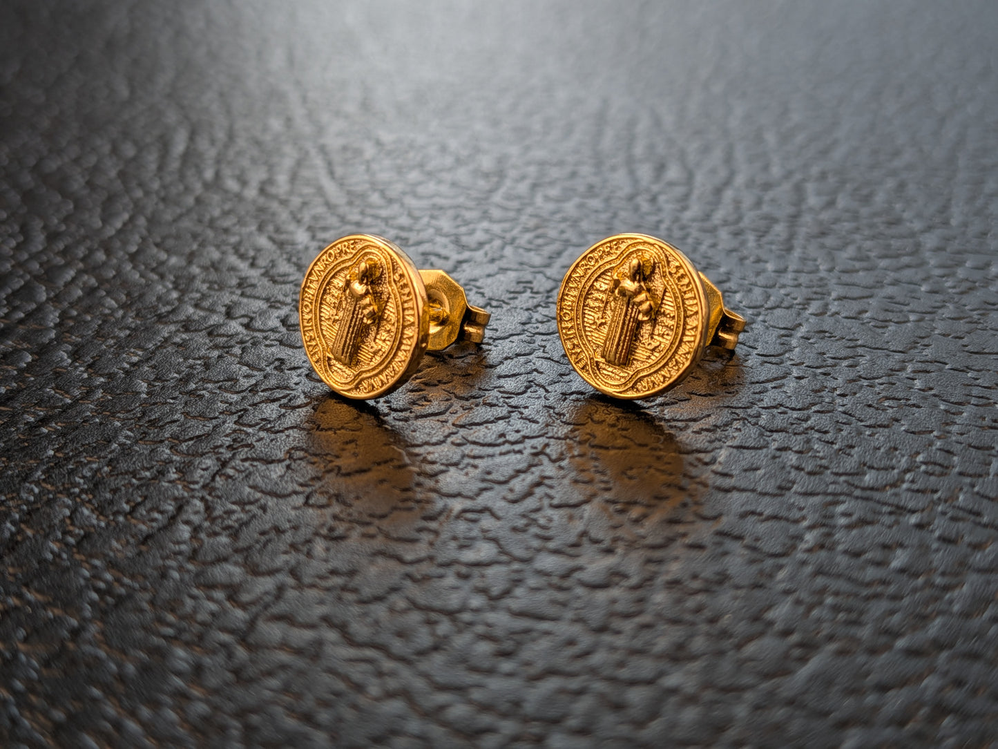 Aretes San Benito Oro Laminado