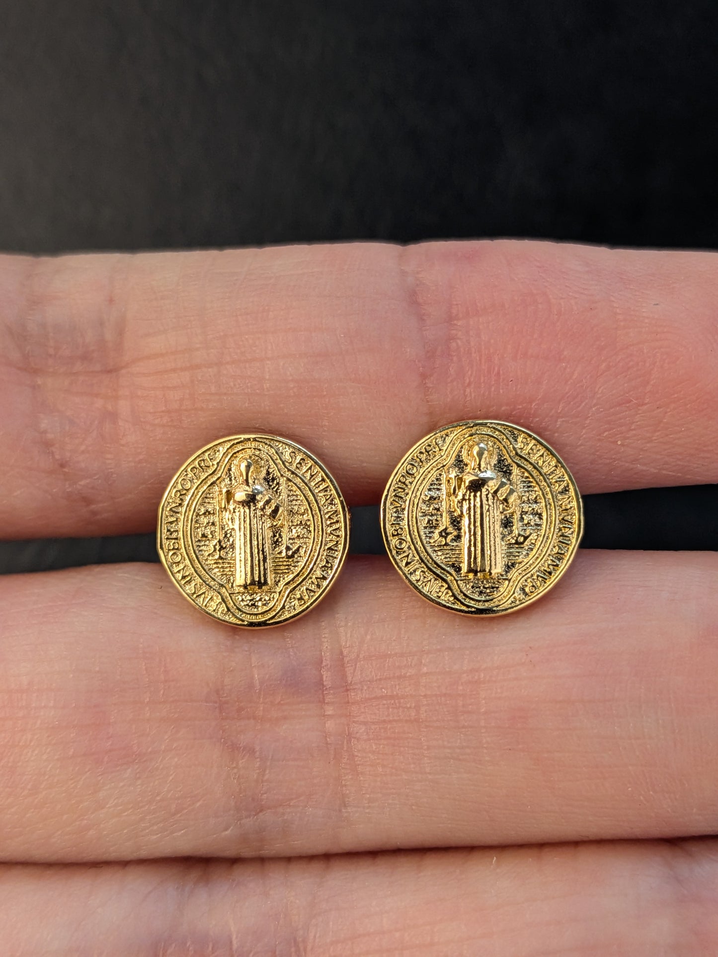 Aretes San Benito Oro Laminado