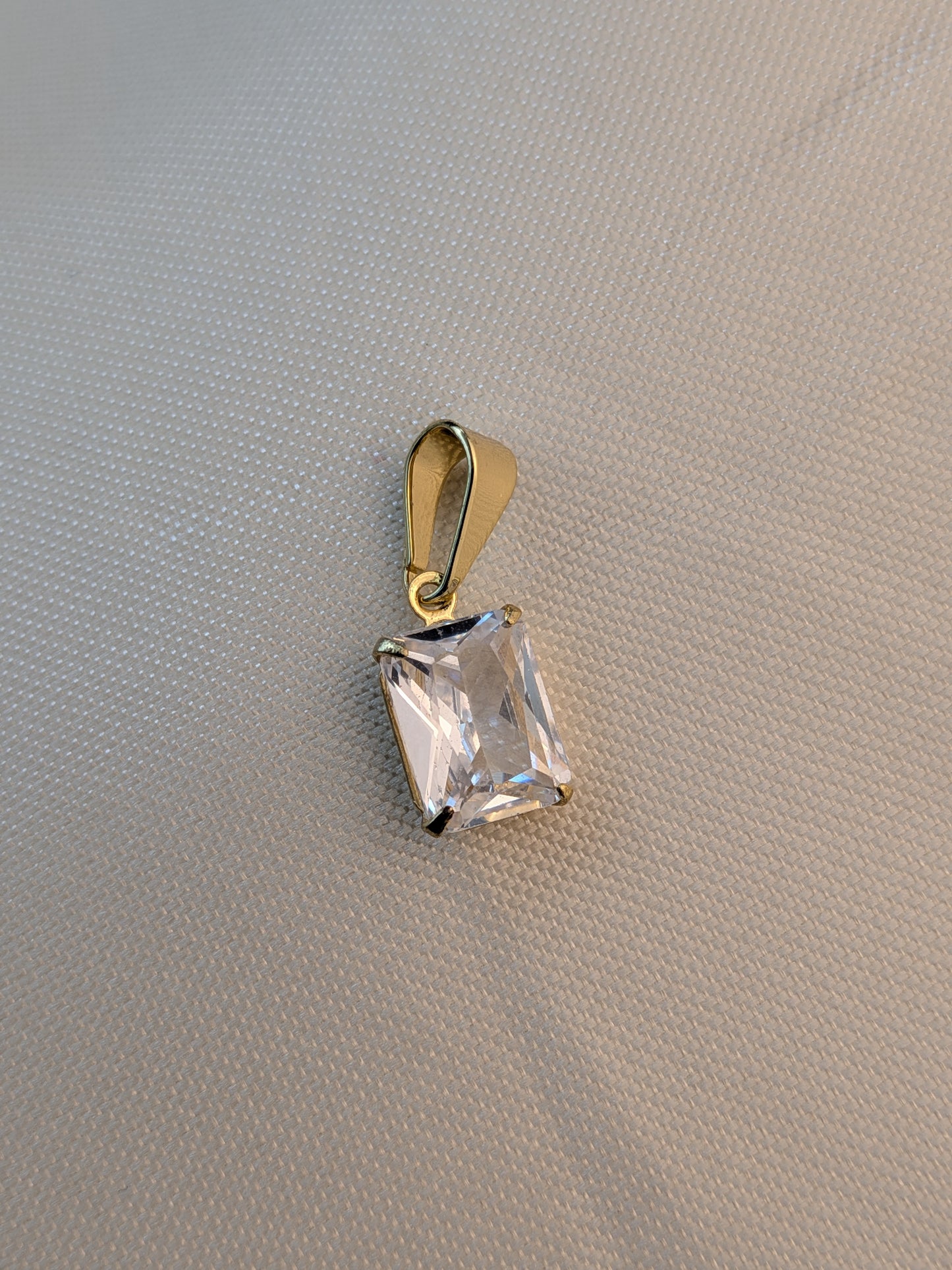 Dije Rectangular Zirconia