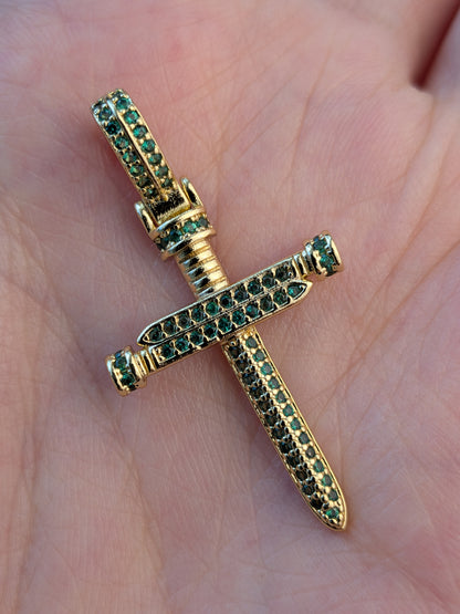 Dije Cruz Clavos Carter Esmeralda