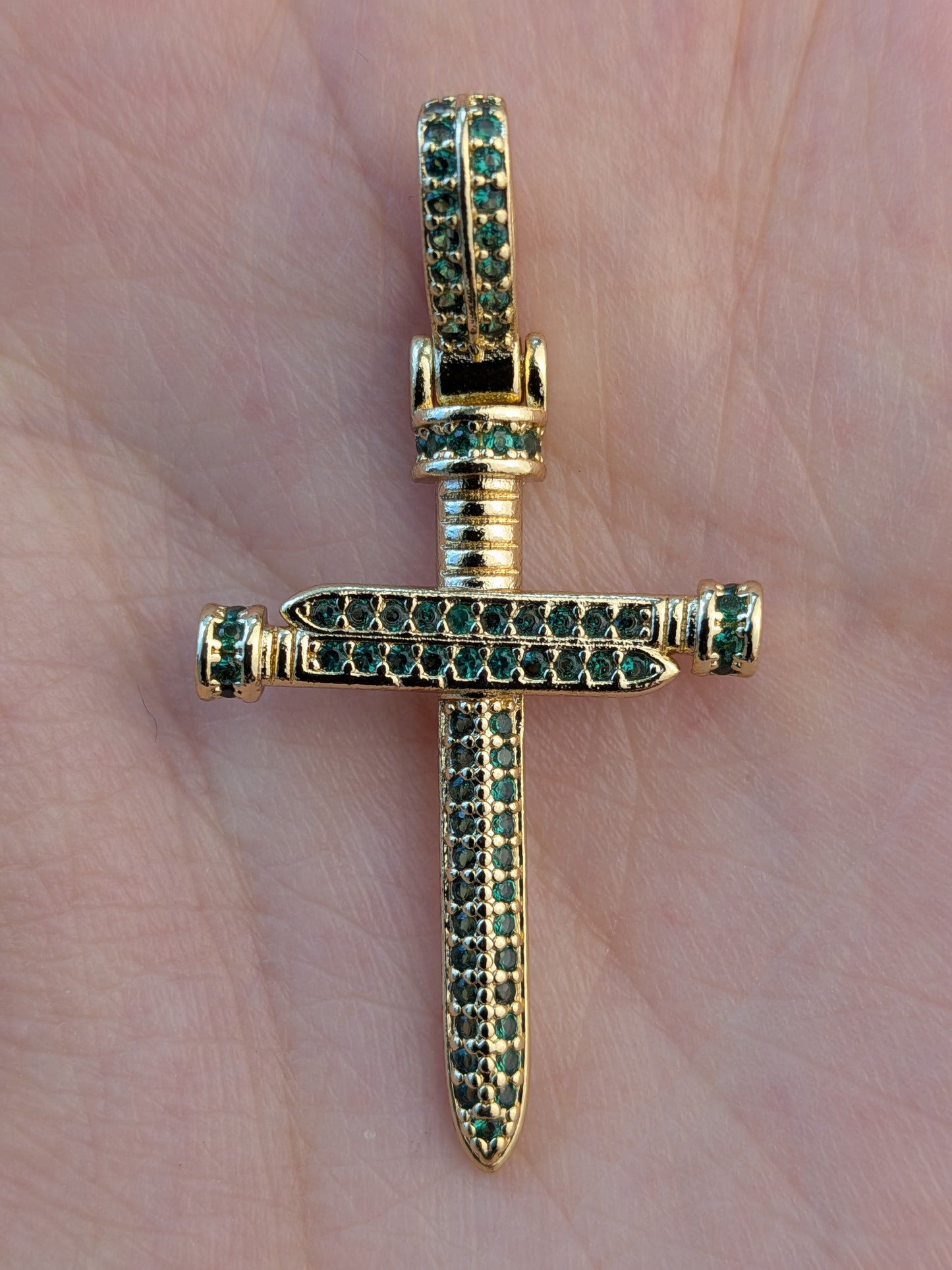 Dije Cruz Clavos Carter Esmeralda