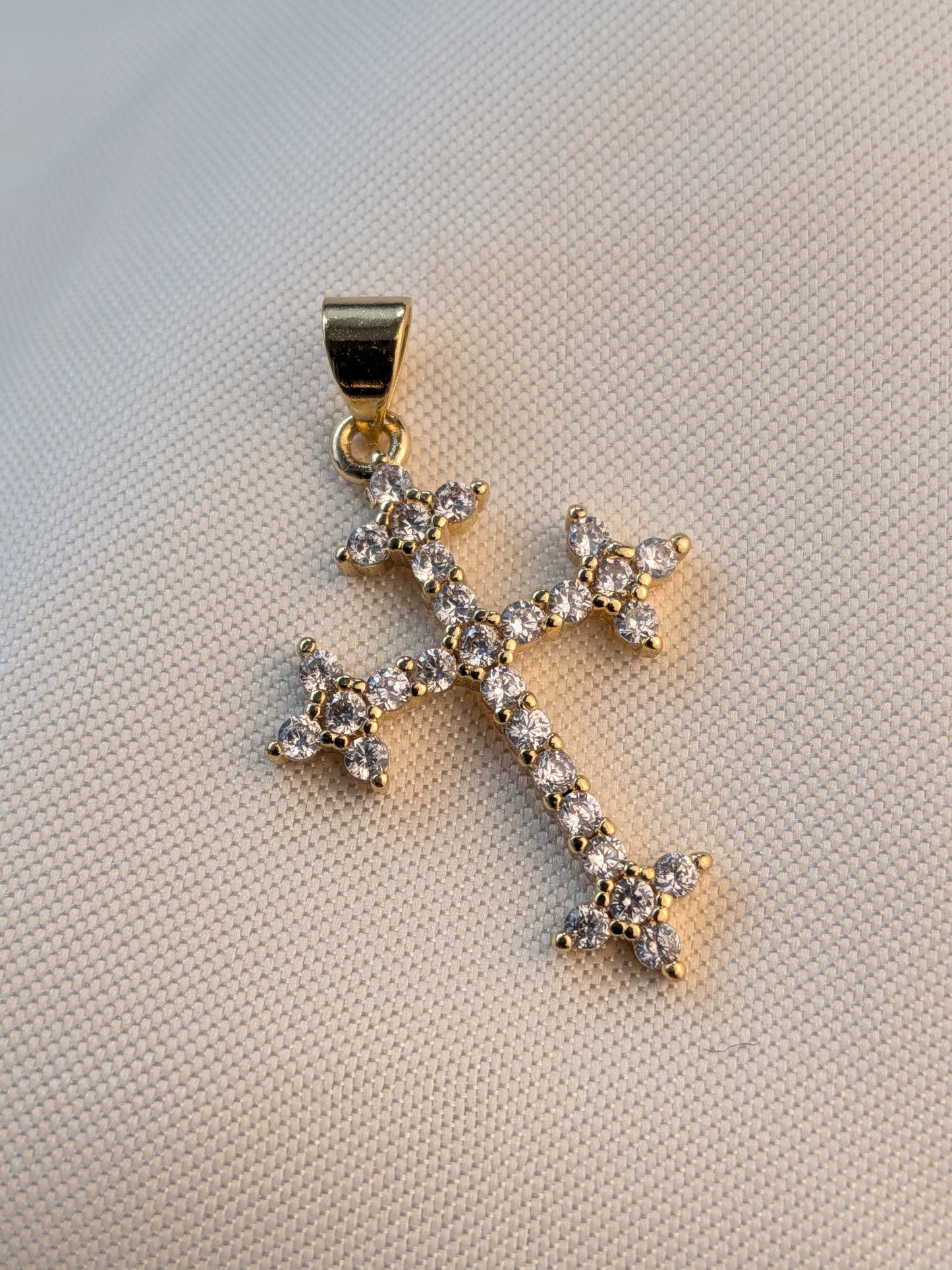 Dije Cruz Floral Circones