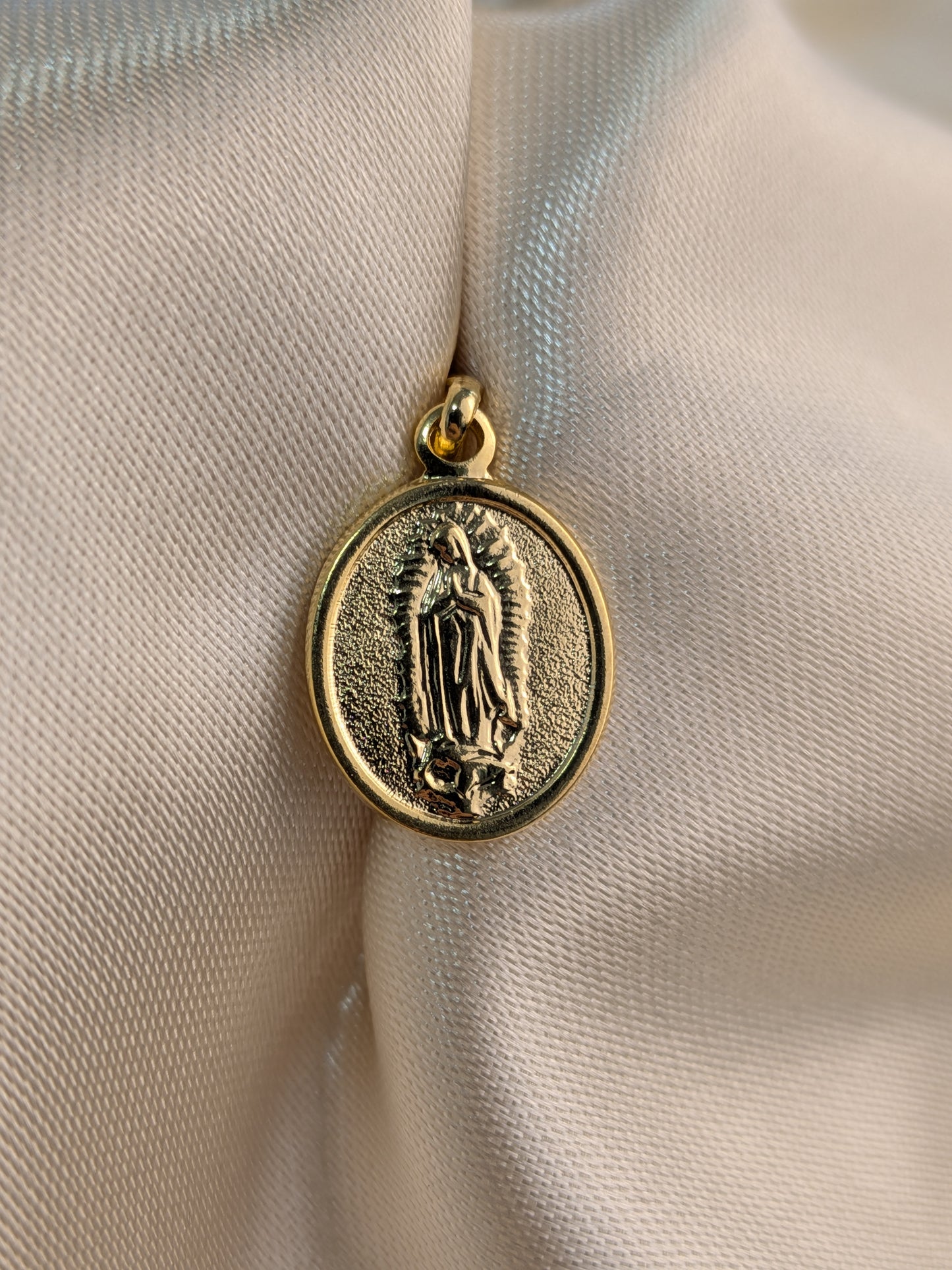 Dije Ovalo Guadalupe