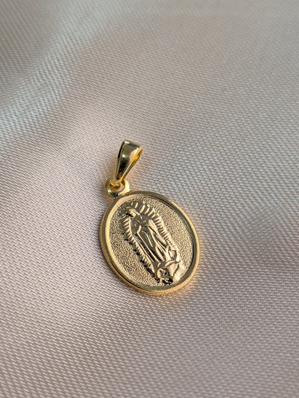 Dije Ovalo Guadalupe Oro Laminado