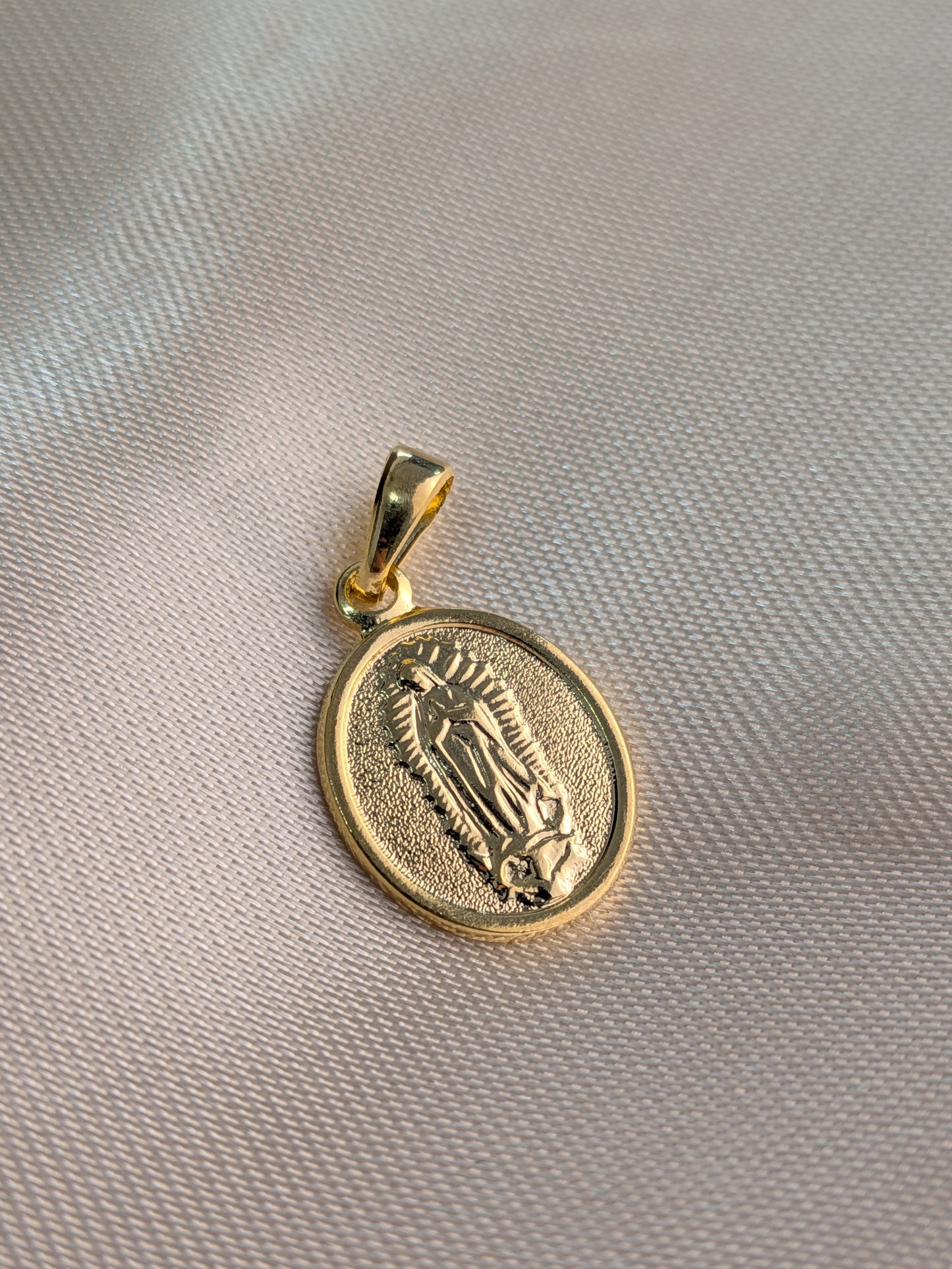 Dije Ovalo Guadalupe