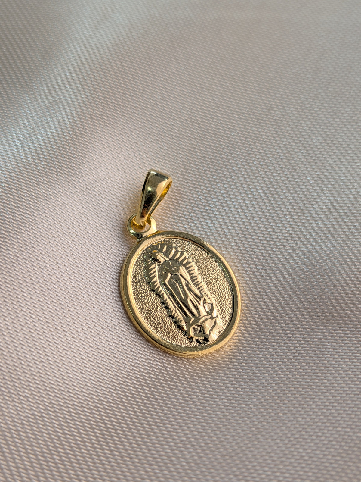 Dije Ovalo Guadalupe
