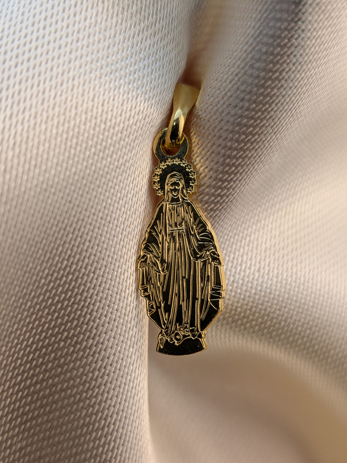 Dije Virgen del Carmen 7x22mm