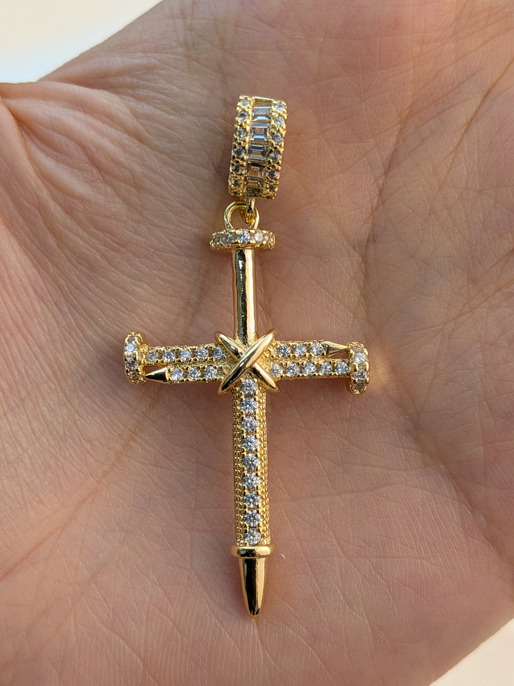 Dije Cruz Clavos Microcircones