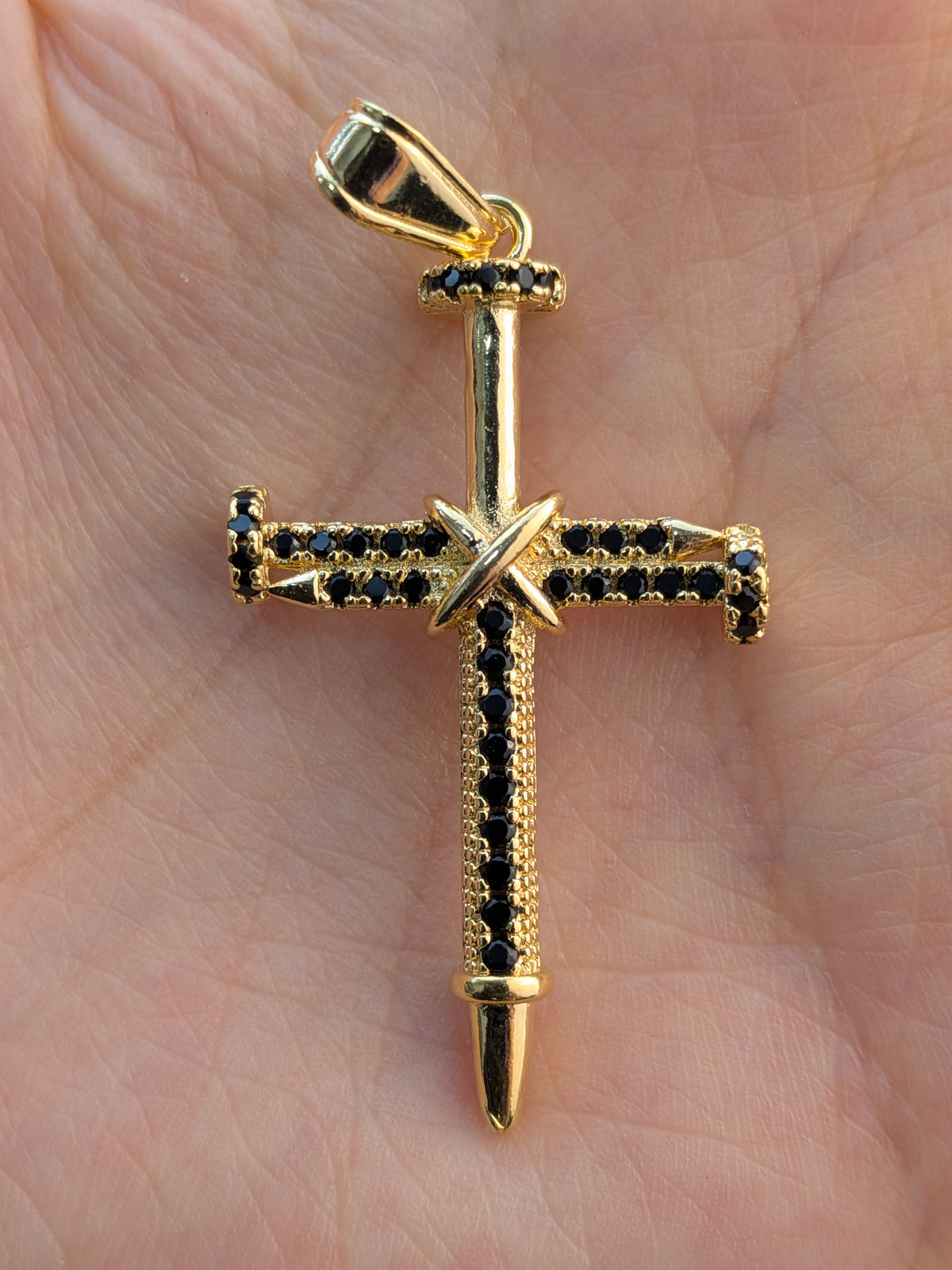 Dije Cruz Clavos Circon Negro